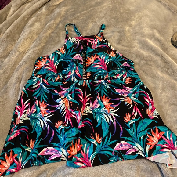 Bathing suit too - Picture 1 of 3